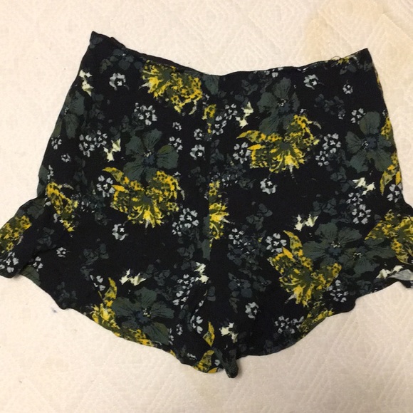 Free People Shorts - Picture 4 of 6